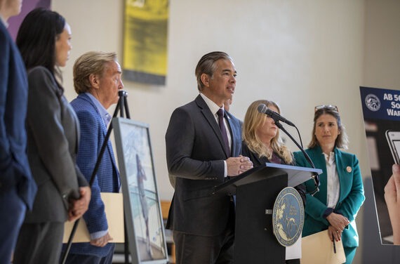 California state leaders propose social media warning label bill