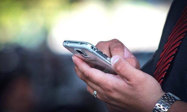 For young adults, limiting social media use doesn’t improve well-being