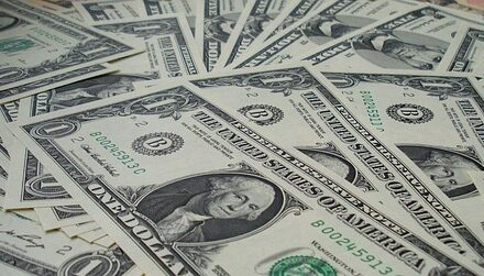 National Retail Federation expects holiday sales to surpass $1 trillion